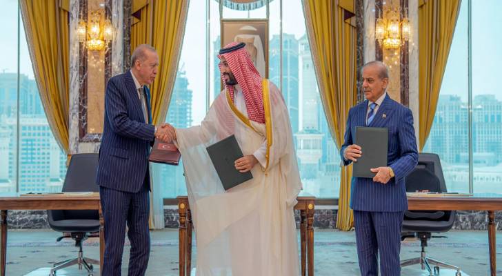 ولي عهد السعودية والرئيس التركي ورئيس وزراء باكستان