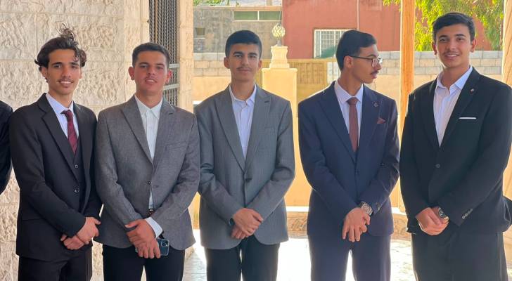 أهالي بلدة إيل بمحافظة معان يحتفلون بأبنائهم الناجحين في التوجيهي