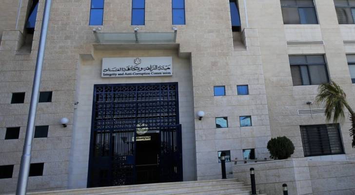 النزاهة ومكافحة الفساد تحيل موظفا بوزارة الزراعة ضبط متلبسا بتقاضي رشوة