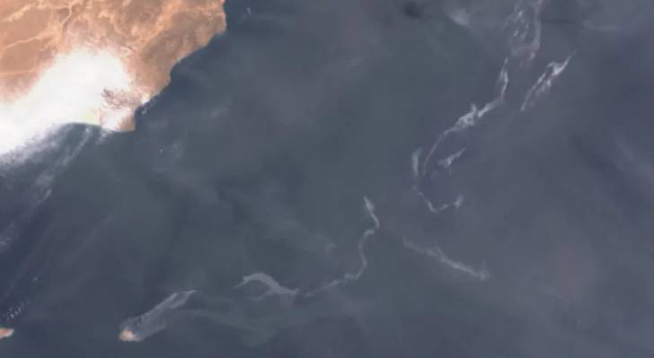 صور أقمار صناعية تظهر تسرب نفطي في بحر الخليج