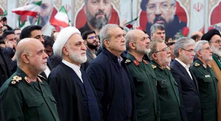 الرئيس الإيراني مسعود بزشكيان وقادة إيرانيون بارزون