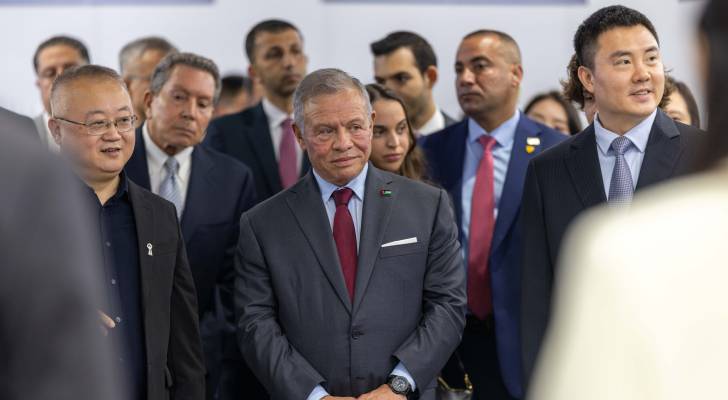 الملك يزور شركة مختصة بتصنيع الروبوتات في شنغهاي