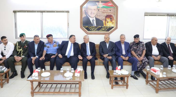 مندوبا عن الملك وولي العهد.. العيسوي يعزي عشيرة الحموري