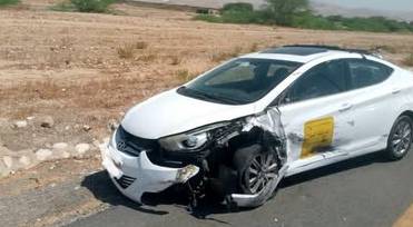 الدوريات الخارجية تتعامل مع حادث تصادم مركبتين على طريق الشونة