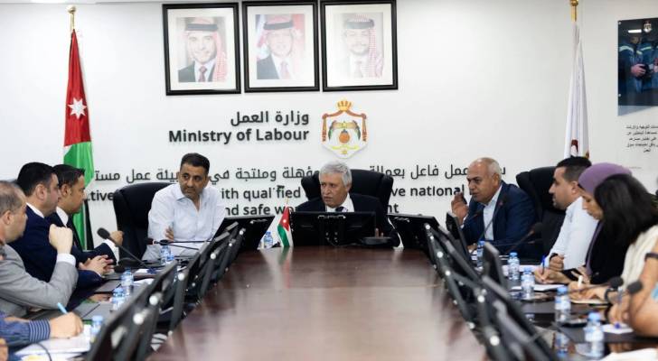 وزير العمل يستمع لمطالب غرفتي صناعة إربد والزرقاء ومالكي مصانع