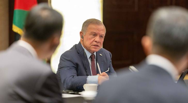 الملك يعقد لقاء في بكين