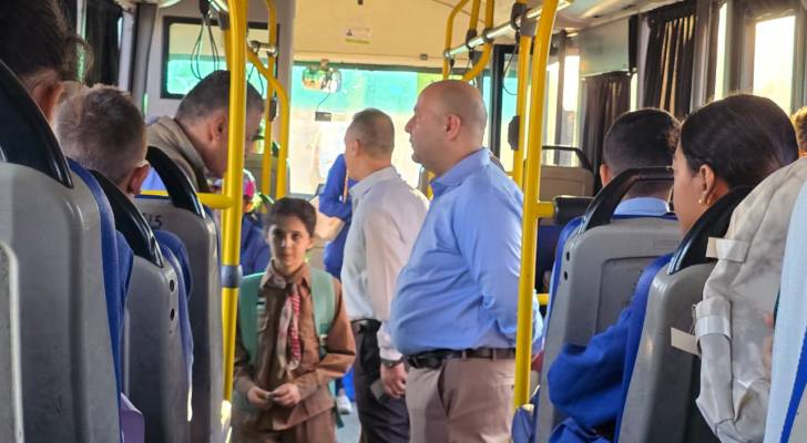 "أبو عمر" يتفقد منظومة النقل العام والمدرسي في العقبة