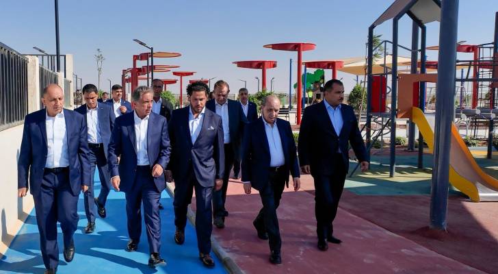 رئيس الوزراء يفتتح حديقة المفرق الجديدة على مساحة 200 دونم ويوجه بإعادة تأهيل المرافق الرياضية لجامعة "آل البيت"