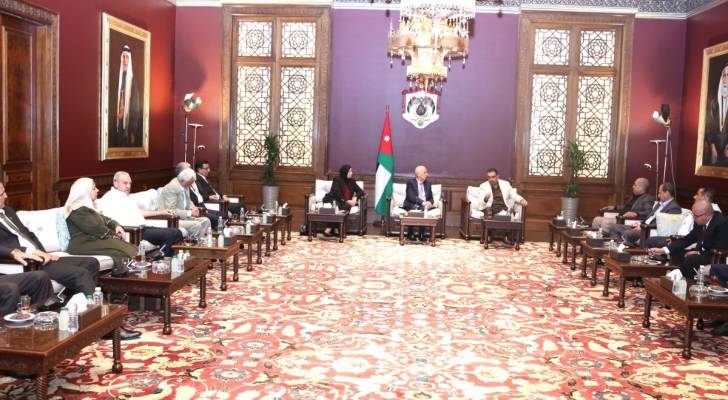 رئيس الديوان الملكي يلتقي وفدا من أبناء عين الباشا ومخيم البقعة