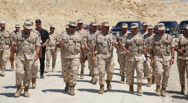 المساعد للعمليات والتدريب يتابع التدريب الجماعي للواء الأمير زيد بن الحسين الآلي/93