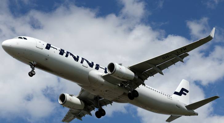 طائرة إيرباص A321-231 تابعة لشركة فين إير في مطار هيثرو غرب لندن