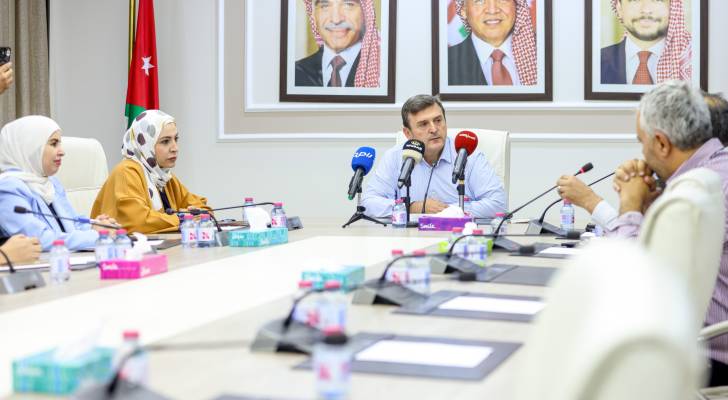 "النقل النيابية" تتابع مطالب كباتن التوصيل وتؤكد الحاجة لإطار تنظيمي لحماية حقوقهم