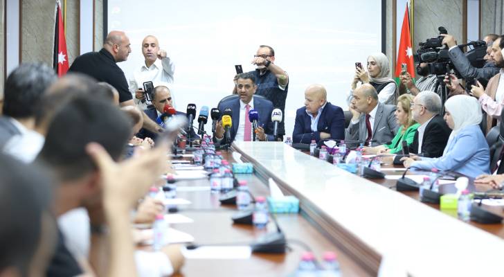 "الاقتصاد النيابية": الاتفاق على تجميد رسوم مواقف مجمع الملك حسين للأعمال لحين التوصل إلى حلول توافقية