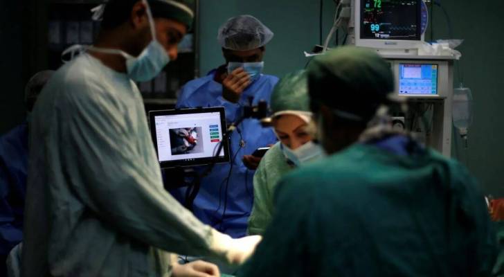 لأول مرة في العالم.. الذكاء الاصطناعي يقود جراحة دقيقة لاستئصال ورم دماغي بنجاح في بريطانيا