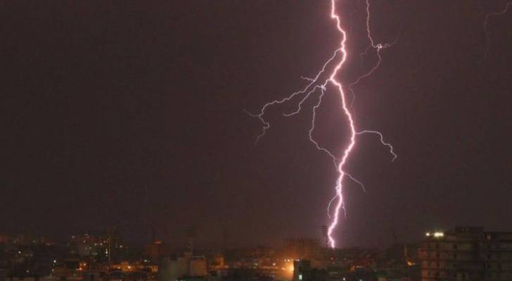 طقس العرب: انخفاض بالحرارة وأمطار رعدية نادرة في شمال الأردن خلال الساعات القادمة