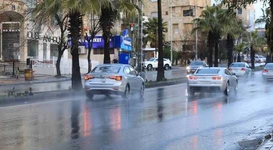 طقس العرب: أجواء خريفية استثنائية يشهدها الأردن وتحذيرات من انزلاقات الطرق