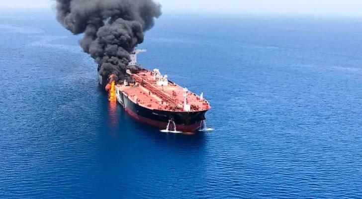 "الحرس الثوري": حريق في ناقلة نفط مخالفة اصطدمت بلغمين جنوب هرمز
