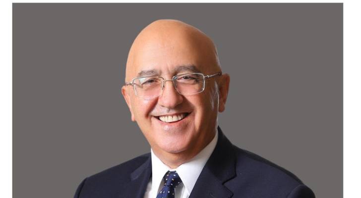 الجامعة الأميركية في مادبا تهنئ المهندس عزام نعمة شويحات بتجديد الثقة به رئيسا لمجلس أمنائها