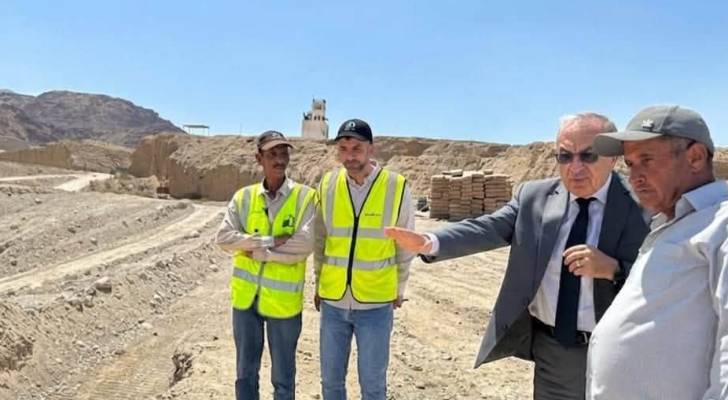وزير الأشغال يتفقد مشاريع حماية جسور البحر الميت