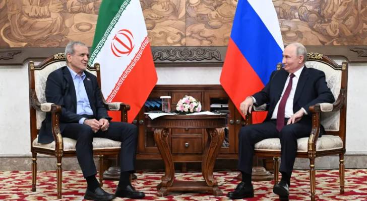 اجتماع بين الرئيس الروسي فلاديمير بوتين والرئيس الإيراني مسعود بزشكيان