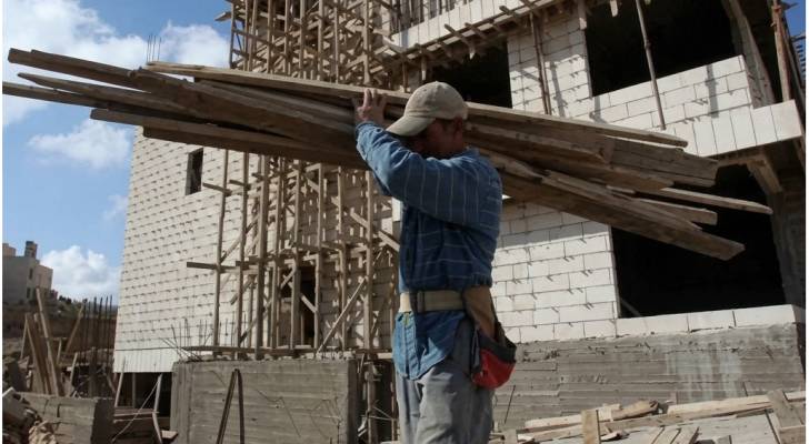 وزارة العمل: غرامة لا تقل عن 800 دينار لكل صاحب عمل يضبط لديه عامل مخالف - فيديو
