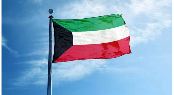 قوة الإطفاء الكويتية تسيطر على حريق بمجمع سكني إثر هجوم بمسيرة إيرانية