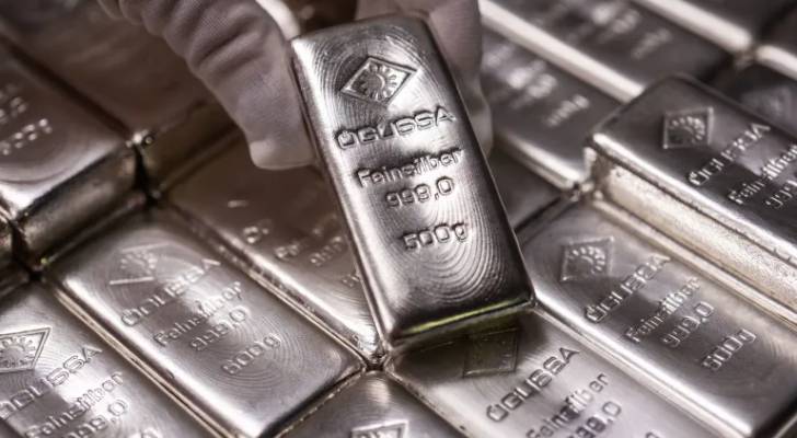 ارتفاع أسعار الفضة عالميا إلى 65.6980 دولارا للأونصة بنسبة 0.57%