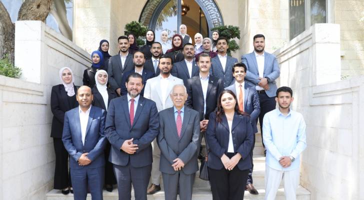 خلال لقائه وفدا شبابيا من العقبة يمثلون مبادرة "بنك بيانات الشباب"