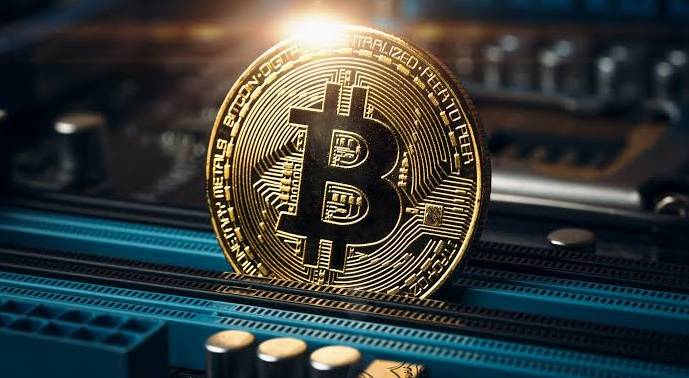 البيتكوين يتراجع دون مستوى 81 ألف دولار وسط تقلبات الأسواق العالمية