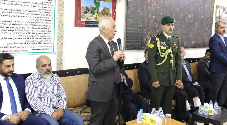 العيسوي ينقل تعازي الملك وولي العهد إلى ذوي المتوفين بحادث سير نويبع