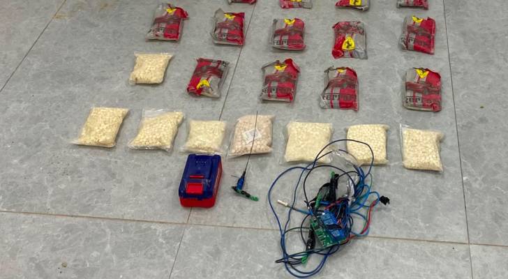 الجيش العربي: المنطقة العسكرية الجنوبية تحبط محاولة تهريب كمية كبيرة من المخدرات بواسطة بالونات موجهة