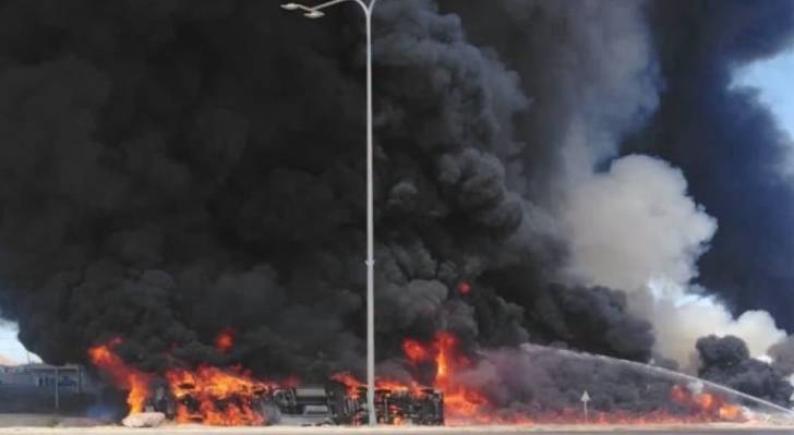 الدوريات الخارجية: السيطرة على حريق صهريج بالقويرة والعمل جار على رفع العوائق -فيديو