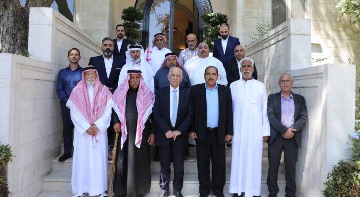 رئيس الديوان الملكي يلتقي وفدا