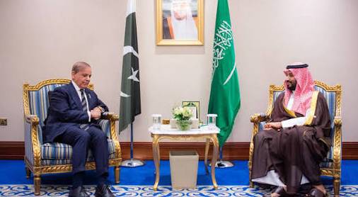 ولي العهد السعودي رئيس مجلس الوزراء الأمير محمد بن سلمان ورئيس الوزراء الباكستاني محمد شهباز شريف.