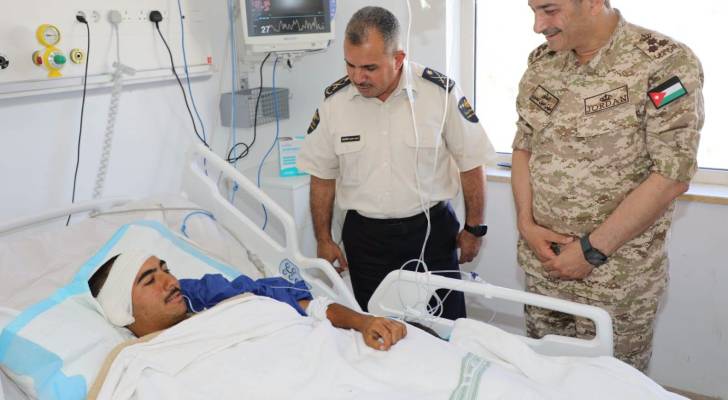مدير عام الجمارك الأردنية يزور مصابي حادث المكلفين بخدمة العلم