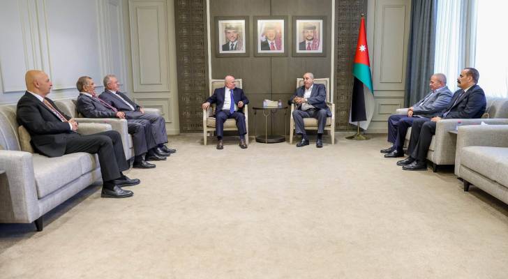 القاضي يتسلم التقرير السنوي لهيئة النزاهة ومكافحة الفساد