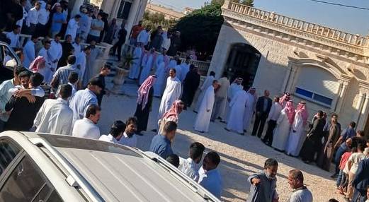توافد عشرات المواطنين لمنزل وصفي الشرعة بالمفرق