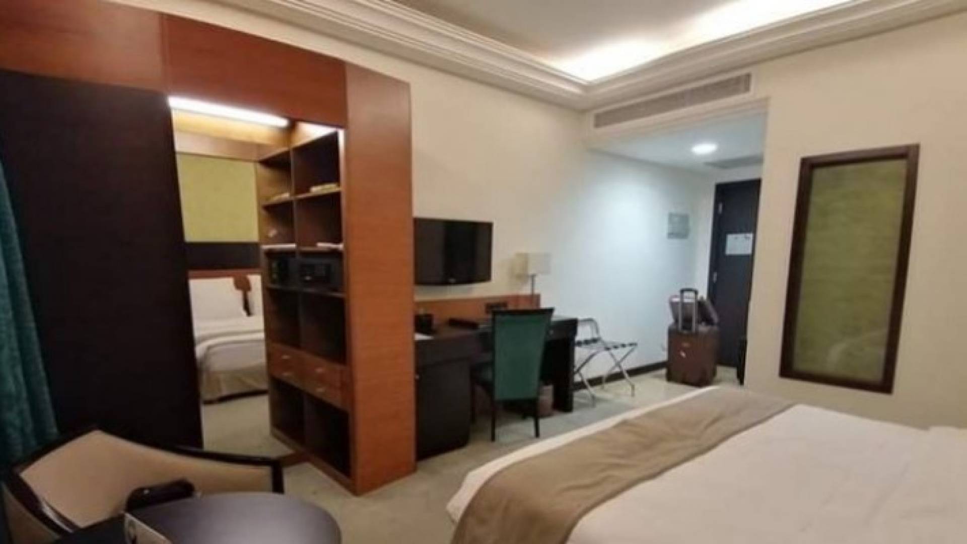 Image 1 from gallery