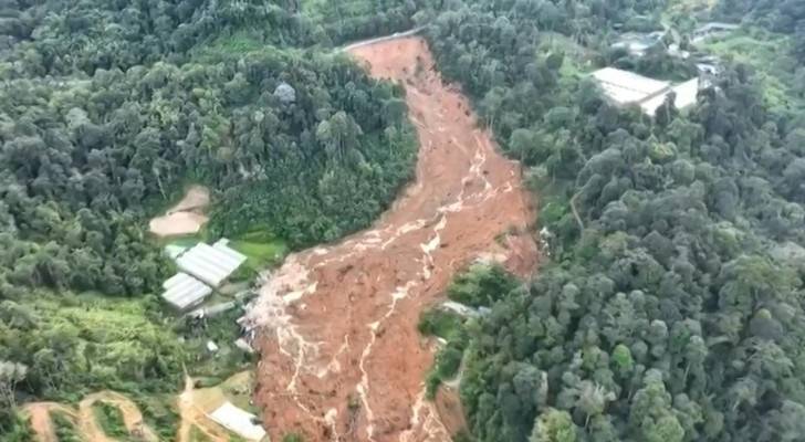 Roya News | Sixteen Killed, 17 Missing In Malaysia Landslide