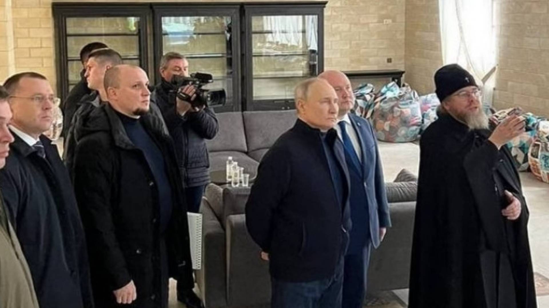 Image 1 from gallery