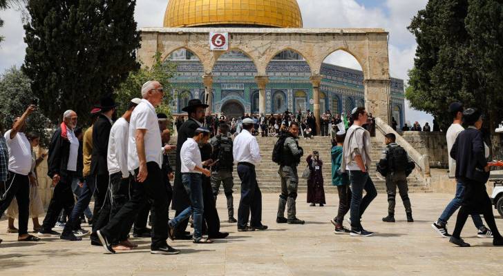 On Tisha B’Av; hundreds of ‘Israeli’ settlers storm Al-Aqsa Mosque