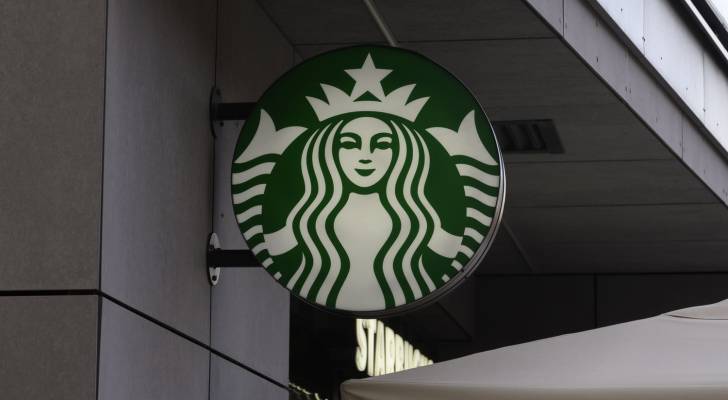 Starbucks announces leadership change amidst declining sales, intensified boycotts