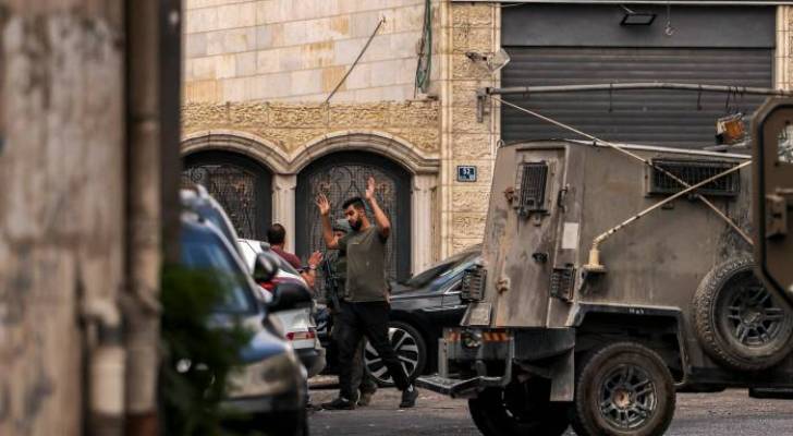 'Israeli' forces close all Hebron entrances