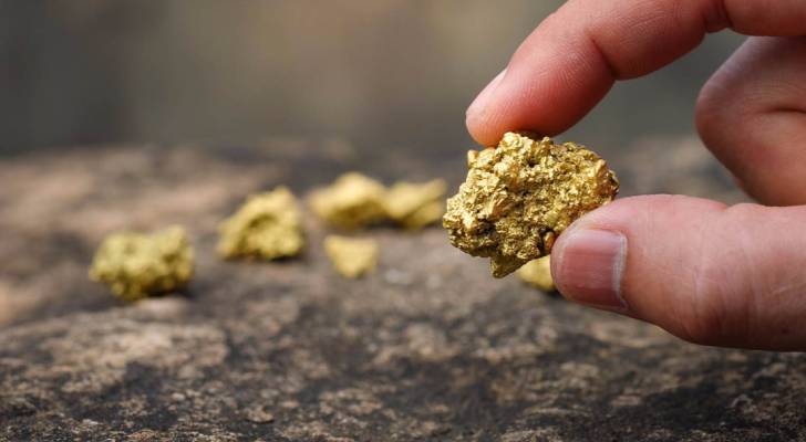 Gold prices in Jordan drop after eight days of stability