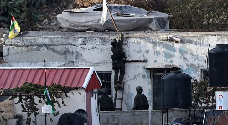 Resistance fighters confront Israeli Occupation Forces in Nablus