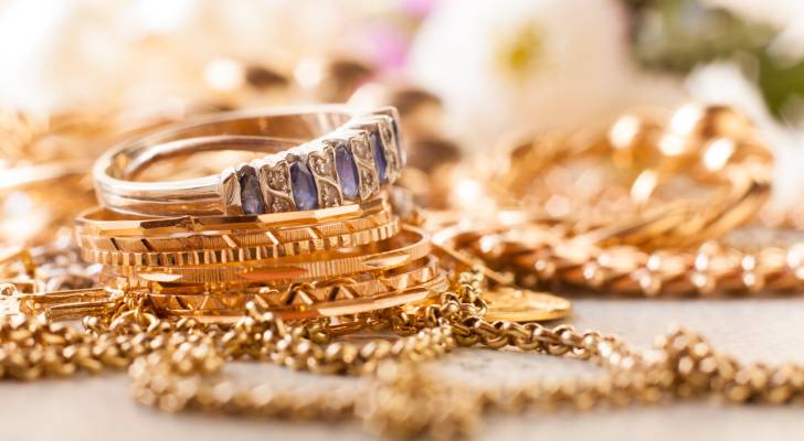 Gold prices in Jordan remain steady at record high