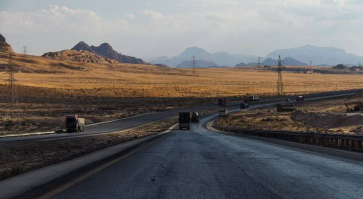 One dead in trailer-truck collision on Desert Highway near Swaqa