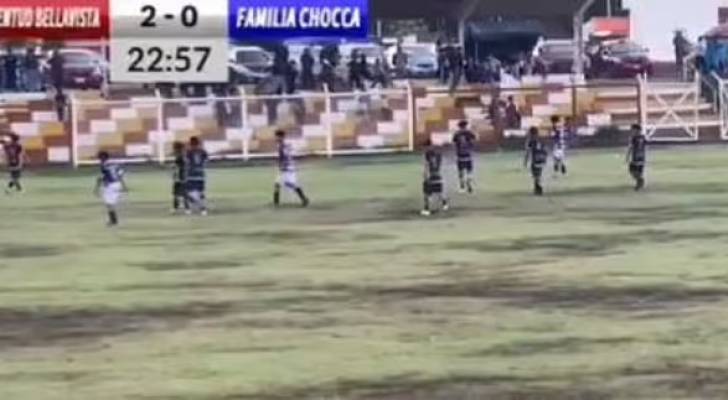 VIDEO - Lightning strikes football pitch in Peru: One dead, several injured