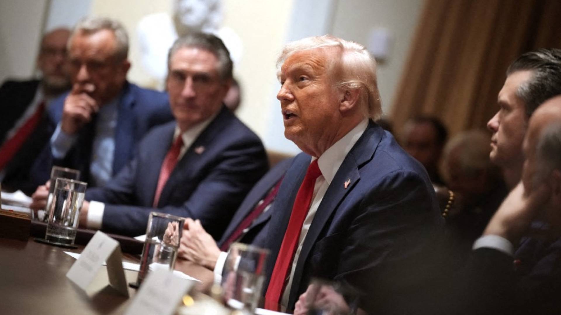 Roya News | Trump directs federal agencies to plan massive layoffs as Musk  meets cabinet