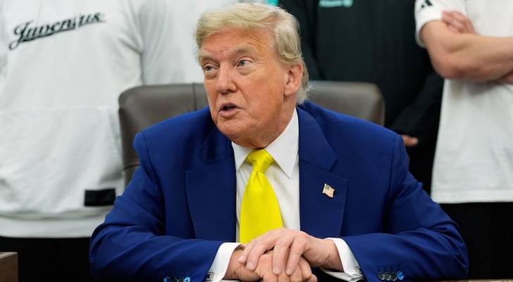 Oil falls as Trump allows China to buy Iranian oil